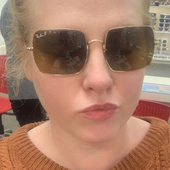 Meet your Posher, Olivia spatafore - Picture 1 of 1